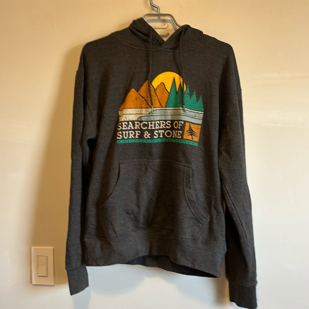Hippytree Graphic Hoodie - Size M